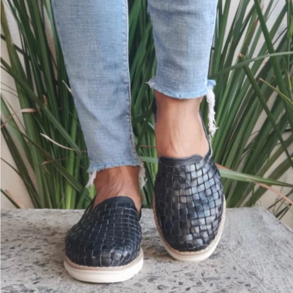 Brand new Women’s 100% leather huarache loafers.